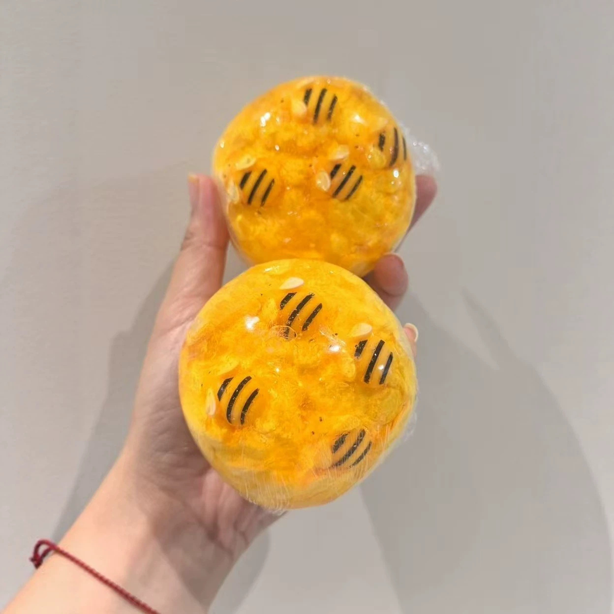 Crunchy Honey Jar Ball Squishy - Party Games Crazy recension och pris