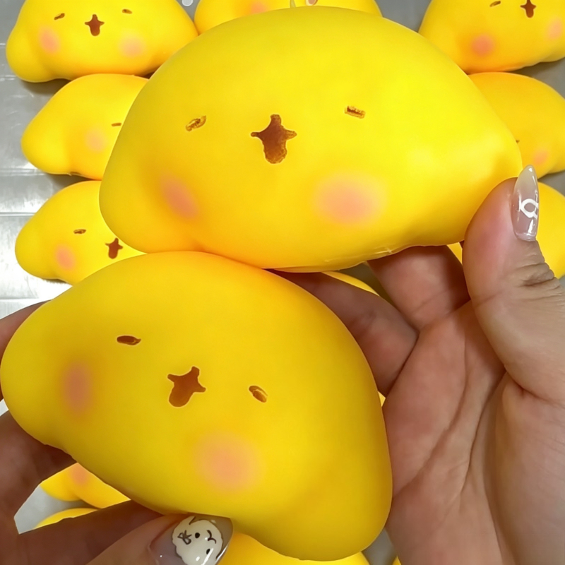 Crunchy Tangyuantu Ball Squish - Party Games Crazy recension och pris